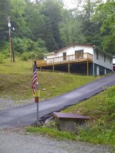 4517 Old Nursery RD, Rose Hill, Virginia 24281, USA