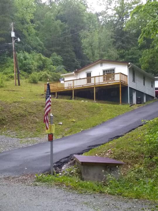4517 Old Nursery RD, Rose Hill, Virginia 24281, USA