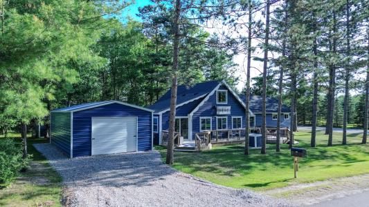 100 Redwine Drive, Houghton Lake, Michigan 48629, USA