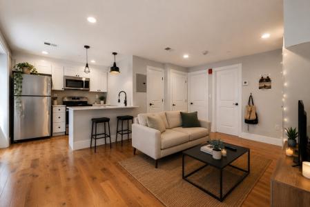 143 Everett Street , #3, Boston, Massachusetts 02128, États-Unis