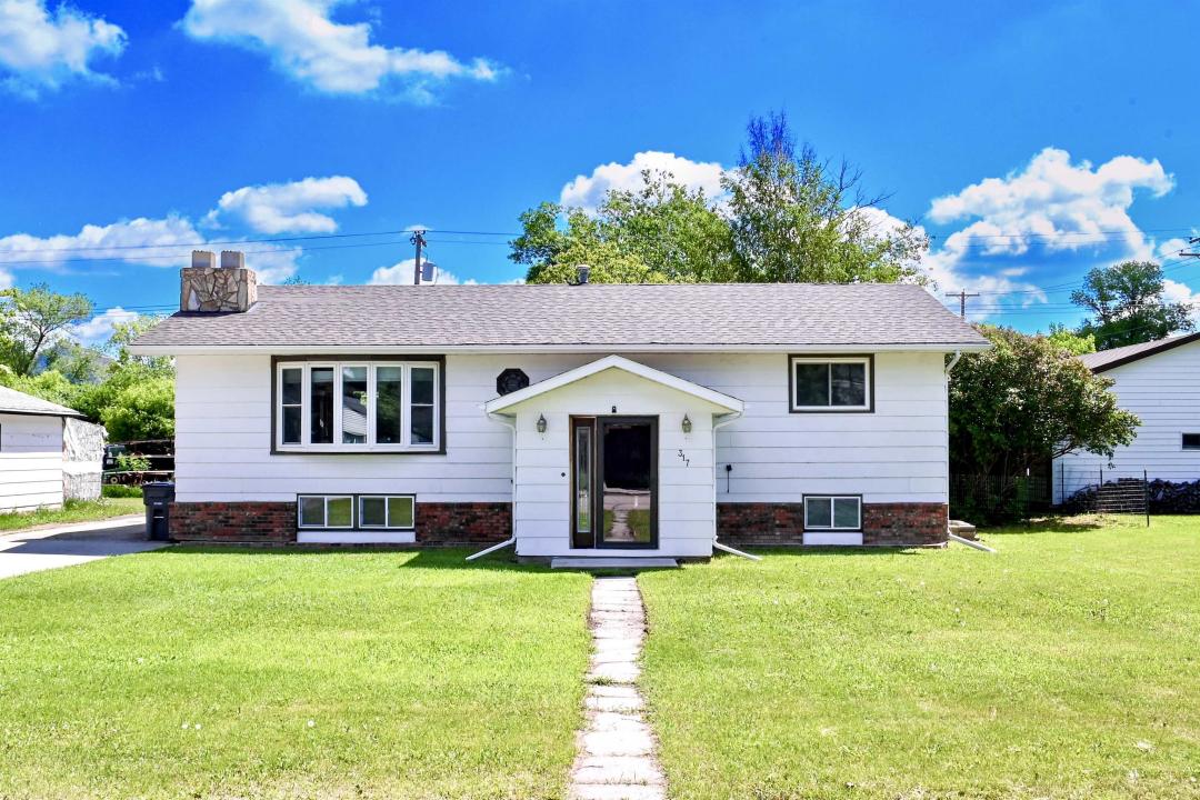 317 2nd St SE, Stanley, North Dakota 58784