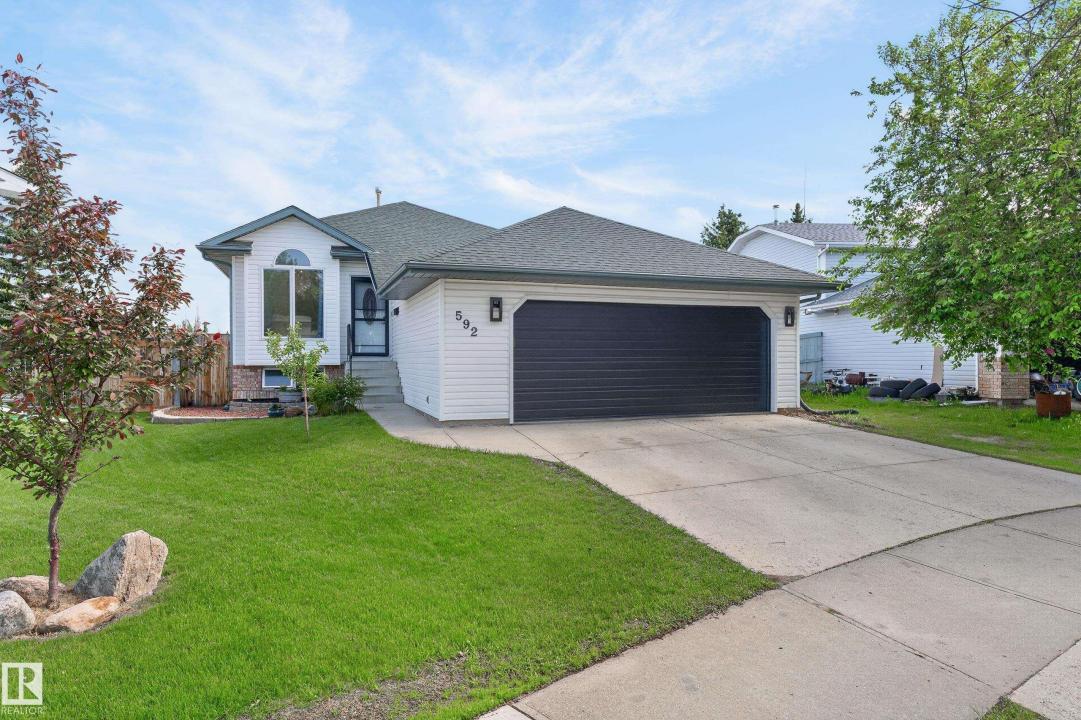 592 RAINBOW CRESCENT, Sherwood Park, Alberta T8A 5N6, CANADÁ