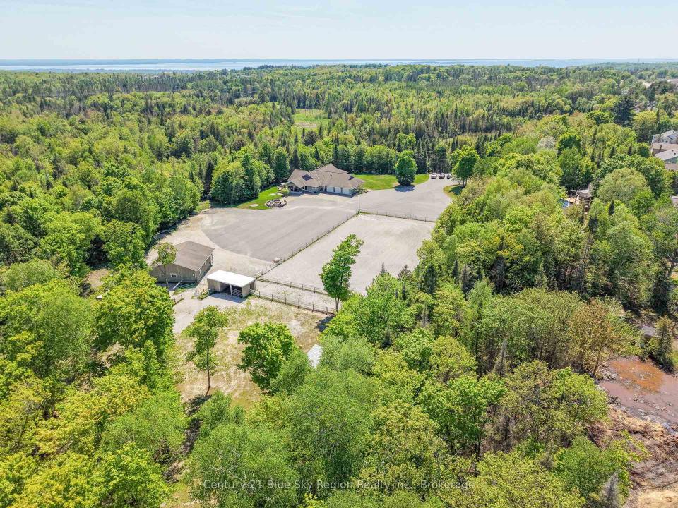 395 CARMICHAEL DRIVE, North Bay, 安大略省 P1B 8G2, 加拿大