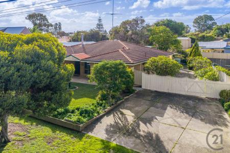 36 Wooleen Street, Golden Bay, WA 6174, Australia