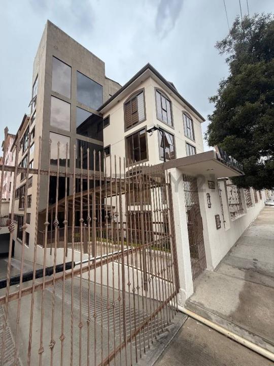 Av. Vera casi esquina calle 8 , Irpavi, La Paz 00001, Bolivie
