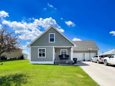 402 9th Ave SE, Stanley, North Dakota 58784, USA