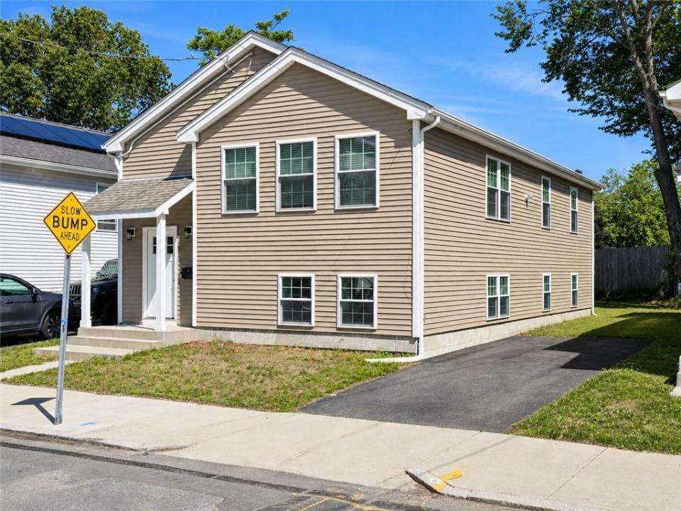 63 Chester Ave, East Providence, רוד איילנד 02907, ארצות הברית של אמריקה