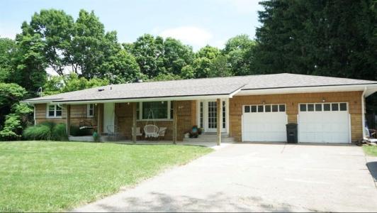 234 Pleasantview Drive, Weirton, West Virginia 26062, USA