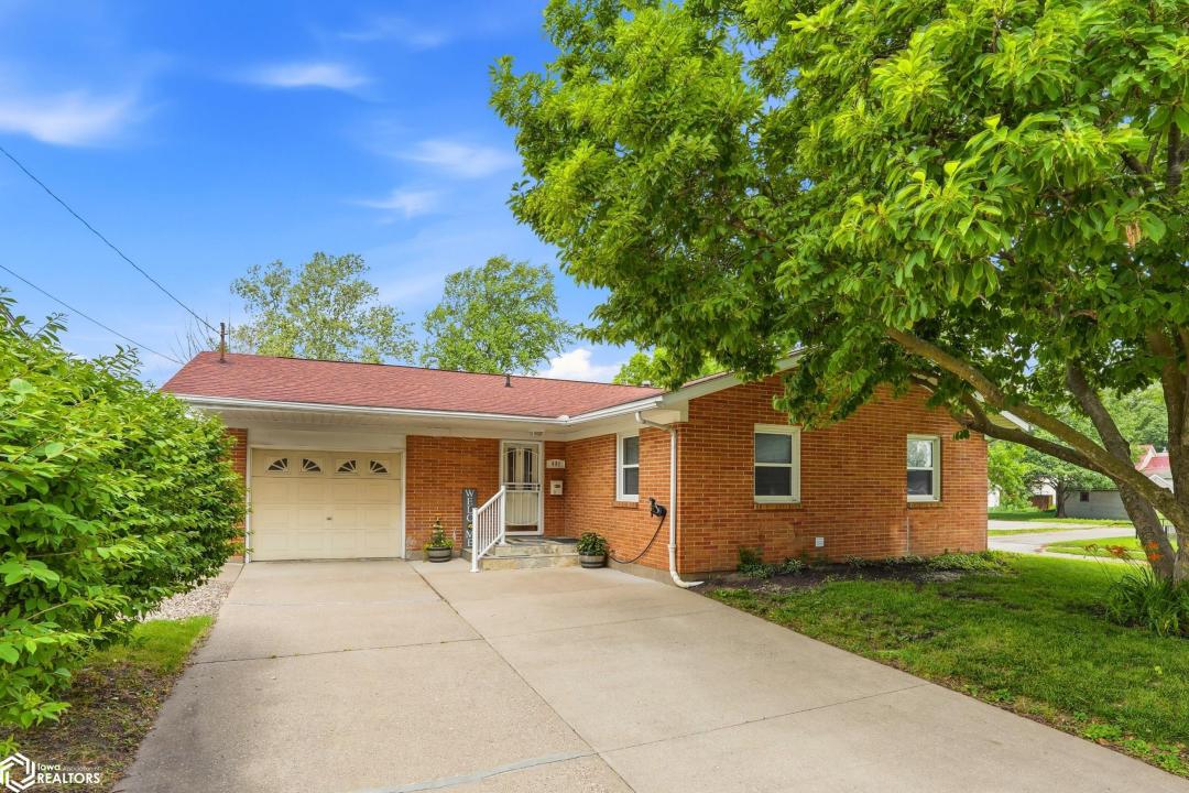 401 Neva Place, West Burlington, Iowa 52655