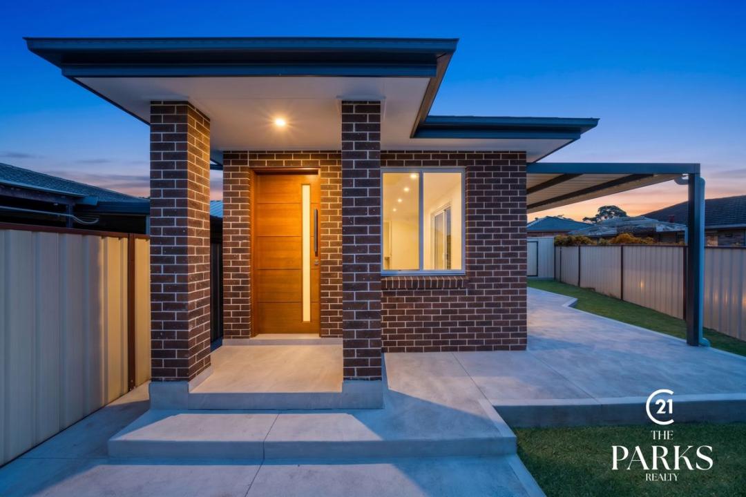 4a Moffitt Crescent, Edensor Park, NSW 2176, Australia