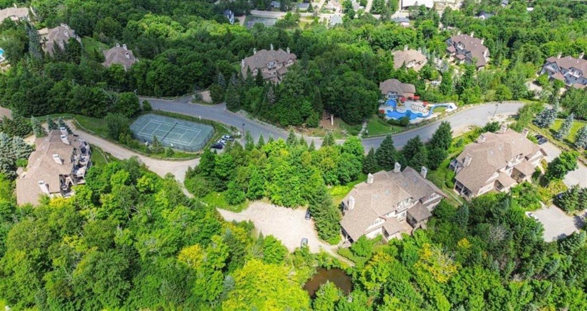 305 Rue du Mont-Plaisant, Mont-Tremblant, Québec J8E 1L2, Canada