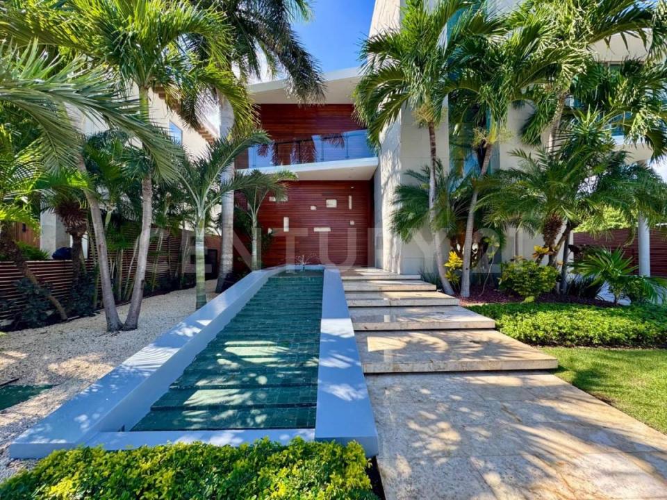 Canales Puerto Cancun,, Cancún/Benito Juárez, Quintana Roo 77500, Mexique