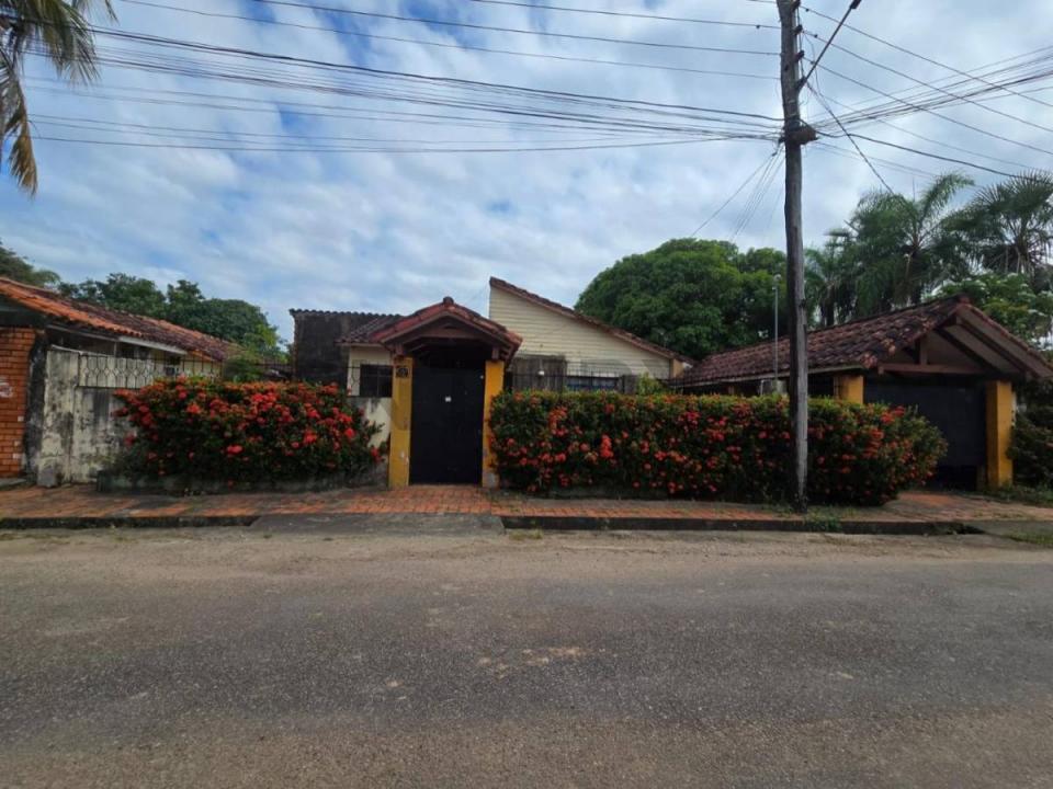 AV. LAS PALMAS ESQ. CALLE 5 , Urb. El Palmar, Beni 00001, Bolivie