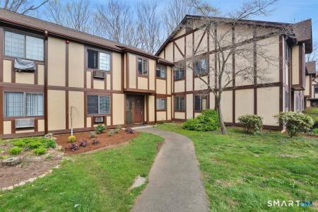 215 Foxwood Lane, #215, Milford, Connecticut 06461, USA