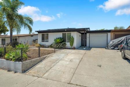 920 Raintree Pl, Vista, California 92084, USA