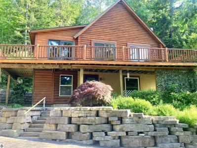790 N Eckhardt Road, Bellaire, Michigan 49615, États-Unis
