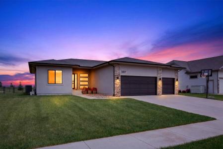 3817 NW Beechwood Street, Ankeny, Iowa 50023, USA