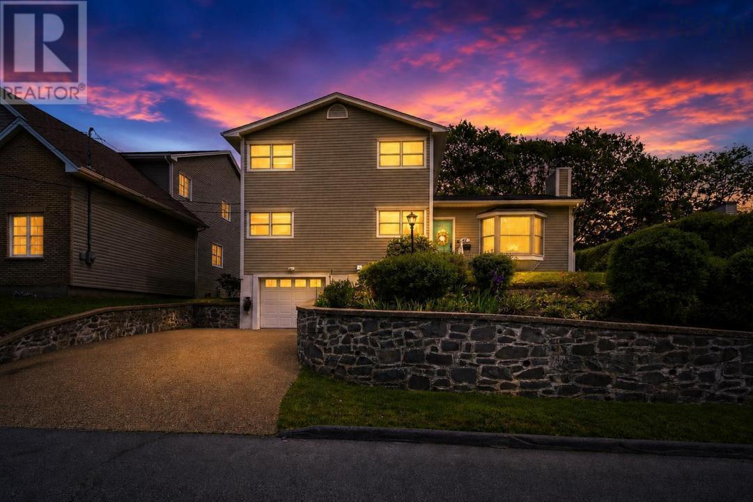 42 LODGE DRIVE, Halifax, Yeni İskoçya B3M 2G7, Kanada