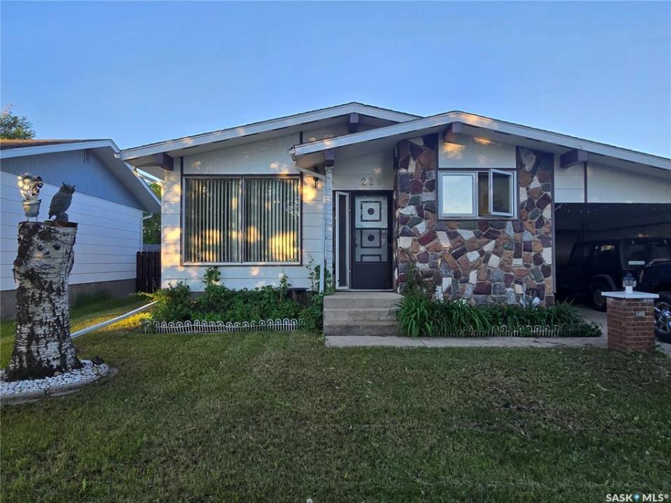 228 10TH STREET, Humboldt, Saskatchewan S0K 2A0, Canada