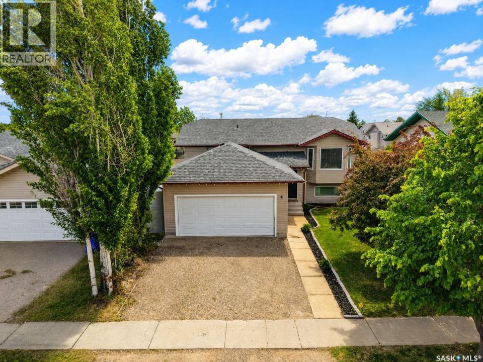 6 DMYTERKO BAY, Prince Albert, Saskatchewan S6V 8E8, Canada