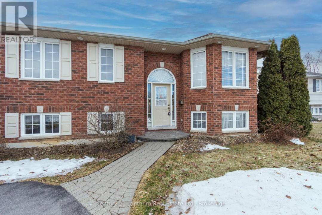 6 CHISHOLM SQUARE, Belleville (belleville Ward), Ontario K8N 5Z4, Canada