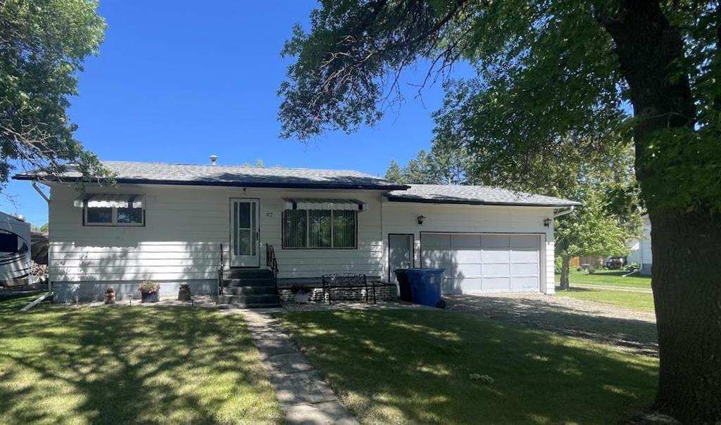 87 BRADLEY BOULEVARD, Neepawa, Manitoba R0J 1H0, Canada