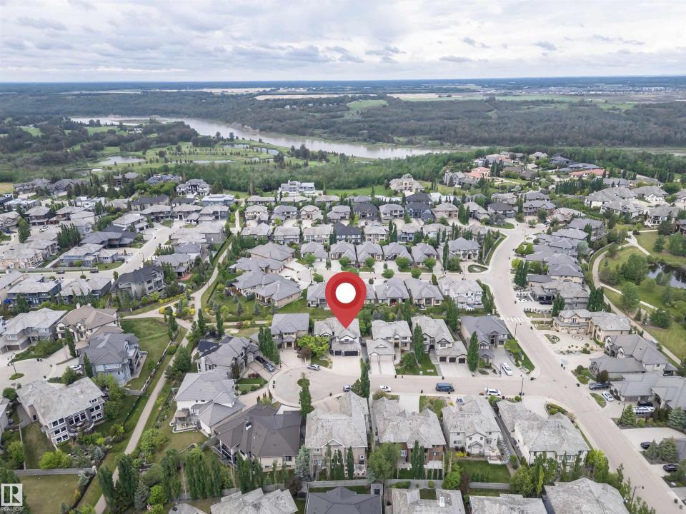 3310 WATSON BAY SW, Edmonton, Alberta T6W 0P2, Canadá