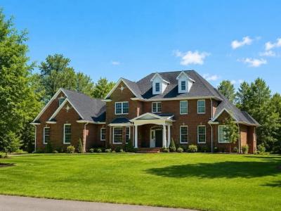 2425 E Cardinal, Midland, Michigan 48642, USA
