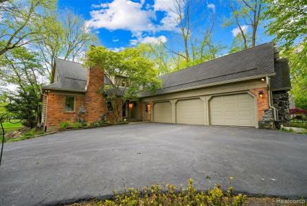 21734 Beauford Lanne, Farmington Hills, Michigan 48167, USA
