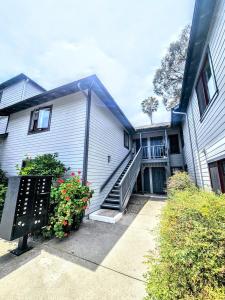 521 W Montecito Street , Apt 10, Santa Barbara, California 93101, USA