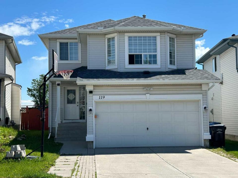 119 CITADEL MEADOW GROVE NW, Calgary, Alberta T3G 4K8, Canadá