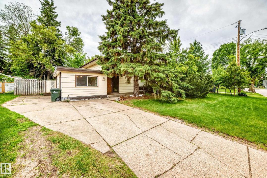 128 PINE STREET, Sherwood Park, Alberta T8A 1G8, Canada