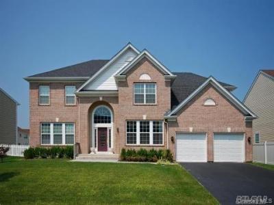 26 Woodstork Drive, Mount Sinai, New York 11766, USA