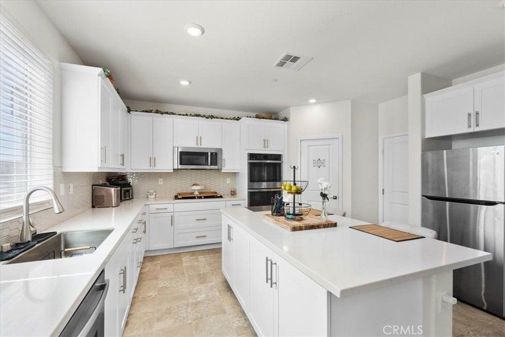 4961 Bay Laurel, Fontana, Californie 92336, États-Unis