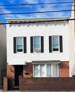 328 70th St , Guttenberg, New Jersey 07093, USA