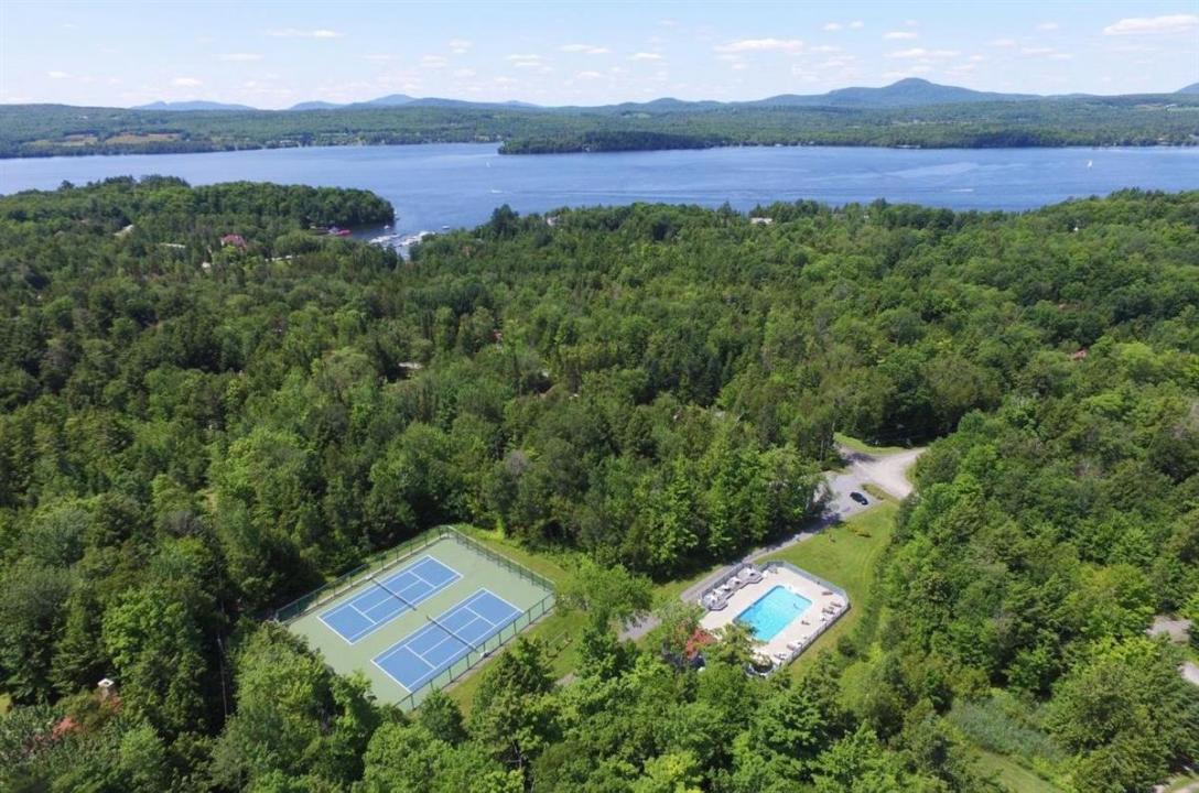 2260 Rue du Petit-Prêcheur, Magog, Quebec J1X 0M8, Kanada