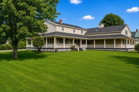 14 Sunset Drive, Waterbury, Vermont 05677, USA