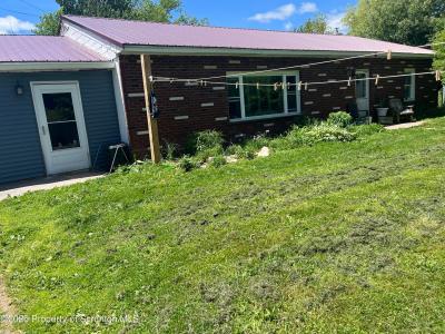 1079 Crosstown Highway, Starrucca, Pennsylvania 18462, USA