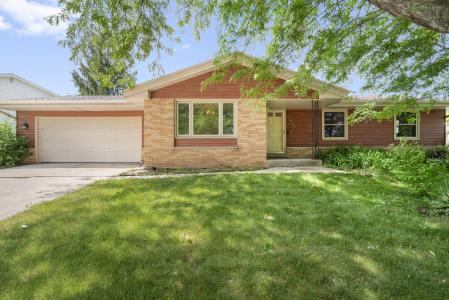 7565 S Lenox Ave, Oak Creek, Wisconsin 53154, USA