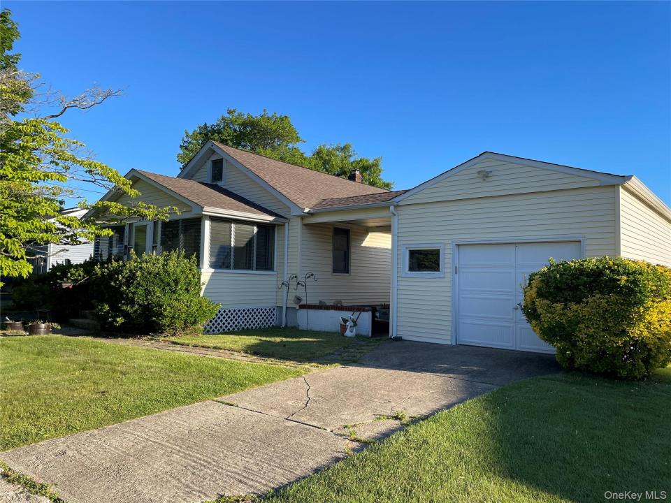185 Seward Street, West Babylon, New York 11704, États-Unis