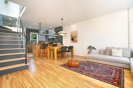 3899  Av. Henri-Julien, Montréal (Le Plateau-Mont-Royal), Quebec H2W 2K1, Canadá