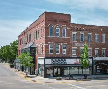 122 & 120 E Bremer Avenue, Waverly, Iowa 50677, USA