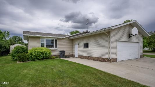 1231 Meadowbrook Drive, Washburn, North Dakota 58577, USA