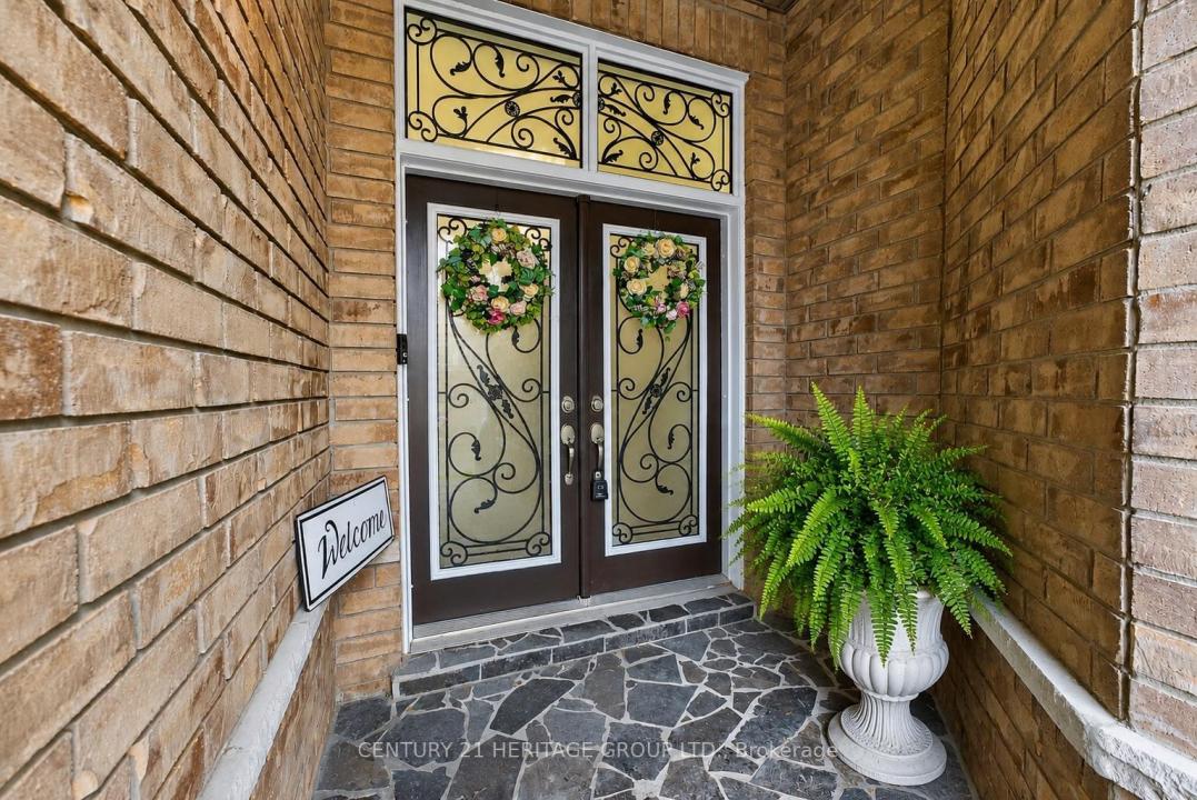90 GIBSON CIRCLE, Bradford West Gwillimbury, Ontario L3Z 0W9, Canada