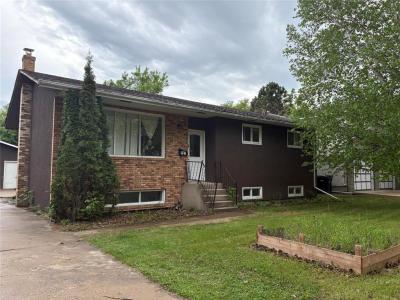 227 DAVIDSON AVENUE EAST, Dauphin, Manitoba R7N 2Z4, CANADÁ