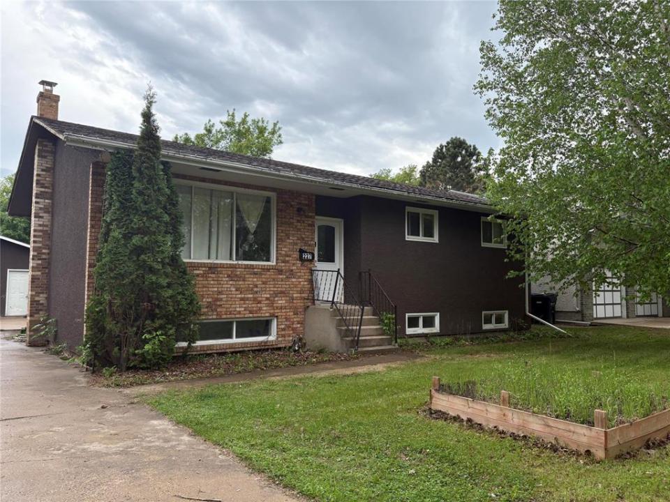 227 DAVIDSON AVENUE EAST, Dauphin, Manitoba R7N 2Z4, CANADÁ