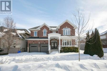 35 MORLAND CRESCENT, Aurora, Ontario L4G 7Z2, Canada