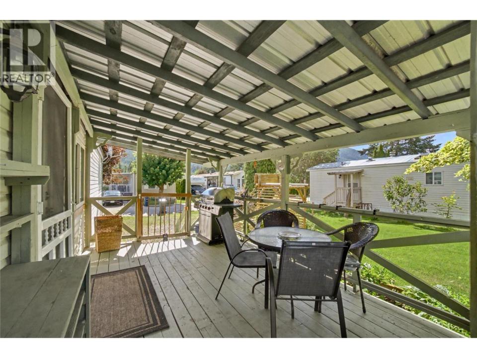 2930 BROWN ROAD, Salmon Arm, Colombie-Britannique V1E 4M1, Canada