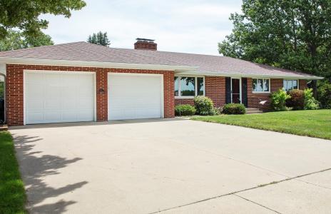113 16th St Sw, Waverly, Iowa 50677, USA
