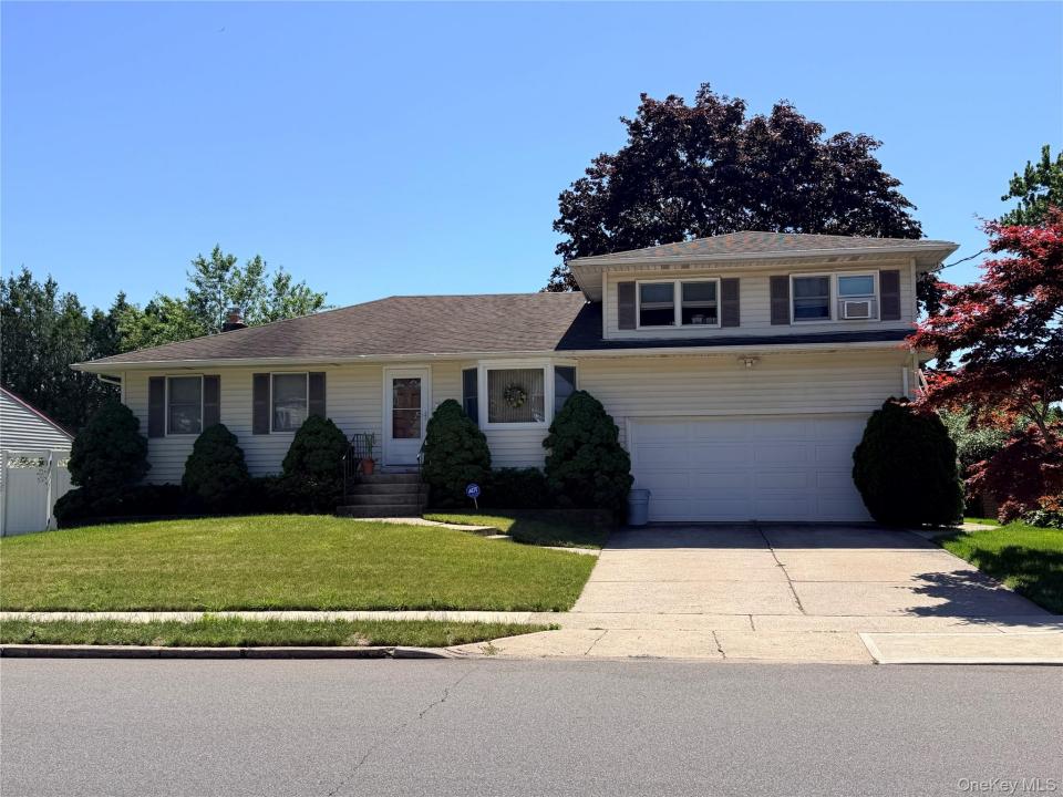 381 N Monroe Avenue, Lindenhurst, New York 11757, États-Unis